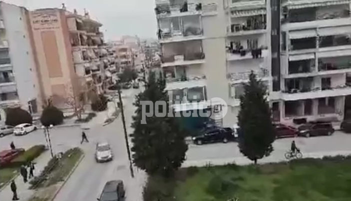 Δ. Κορδελιού – Ευόσμου: Aπίστευτο περιστατικό – Οδηγός εκτός εαυτού βάζει όπισθεν και παρασέρνει σταθμευμένα οχήματα (βίντεο)