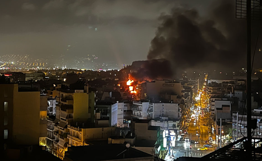 Υπό έλεγχο τέθηκε η πυρκαγιά σε κτίριο στον Νέο Κόσμο