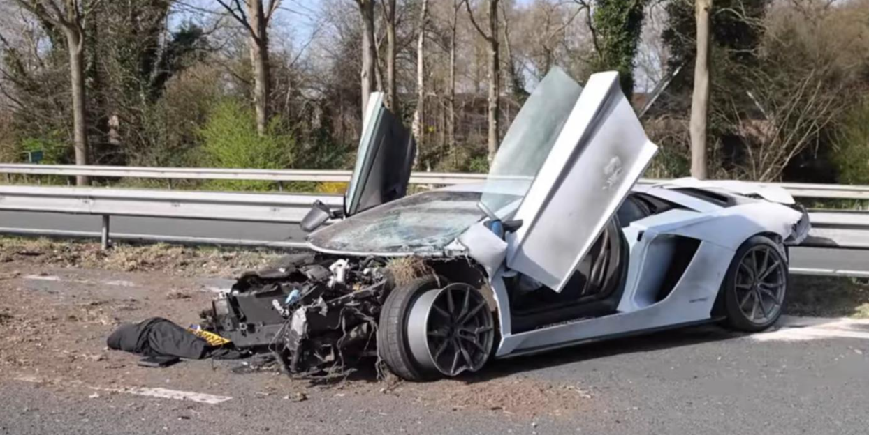 Εκατομμυριούχος διέλυσε την πανάκριβη Lamborghini του αλλά …βγήκε σώος (vid)