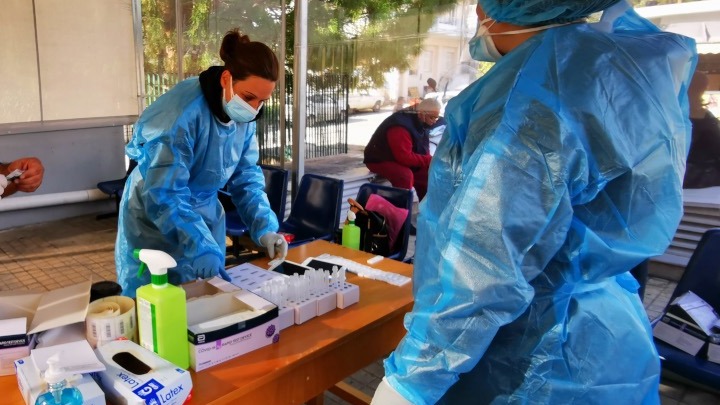 Κορονοϊός: 15.783 νέα κρούσματα – 63 θάνατοι – 393 διασωληνωμένοι – Που εντοπίζονται οι νέες μολύνσεις