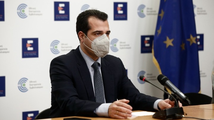LIVE – Οι ανακοινώσεις Πλεύρη για τη χαλάρωση των μέτρων