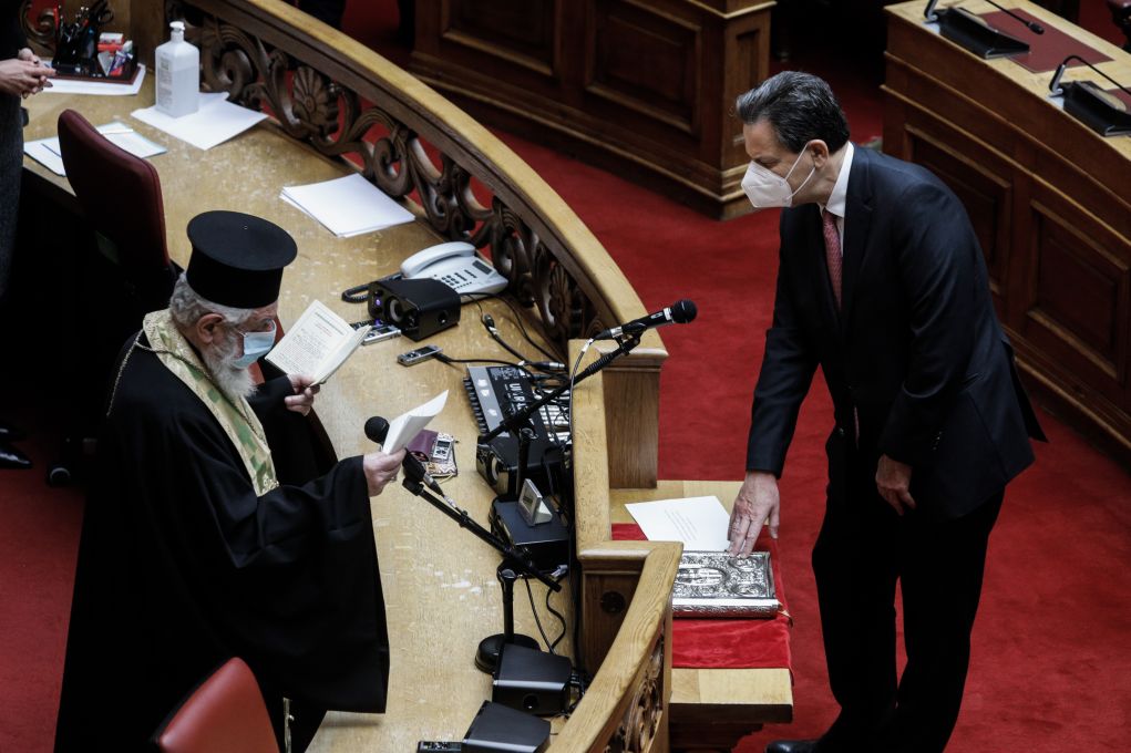 Θ. Σκυλακάκης: Ορκίστηκε βουλευτής στη θέση της Μαριέττας Γιαννάκου (pics)