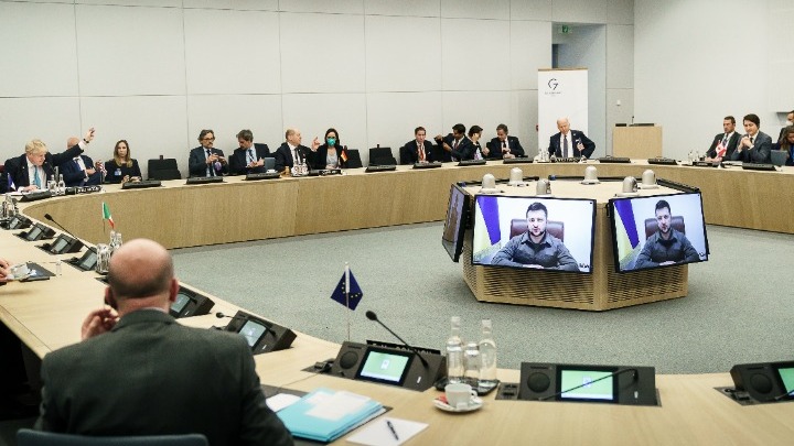 Ζελένσκι προς τους ηγέτες της G7: “Πραγματικός ο κίνδυνος” χρήσης χημικών όπλων από τη Ρωσία