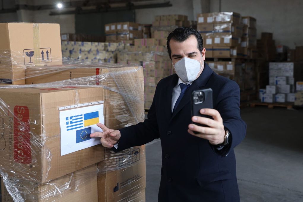 Κύριε Πλεύρη δεν είναι όλες οι ώρες για Selfie