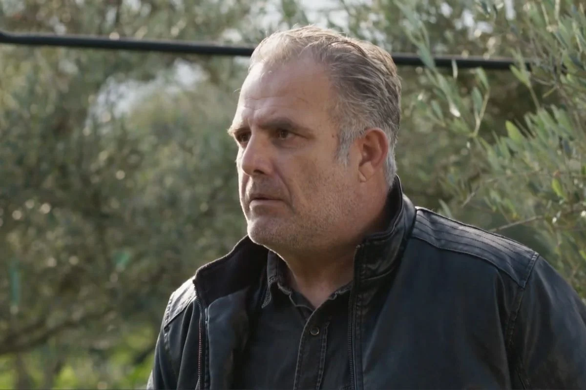 Η Γη της Ελιάς: Ο Στάθης κάνει τα πάντα για να αθωωθεί ο Φίλιππος