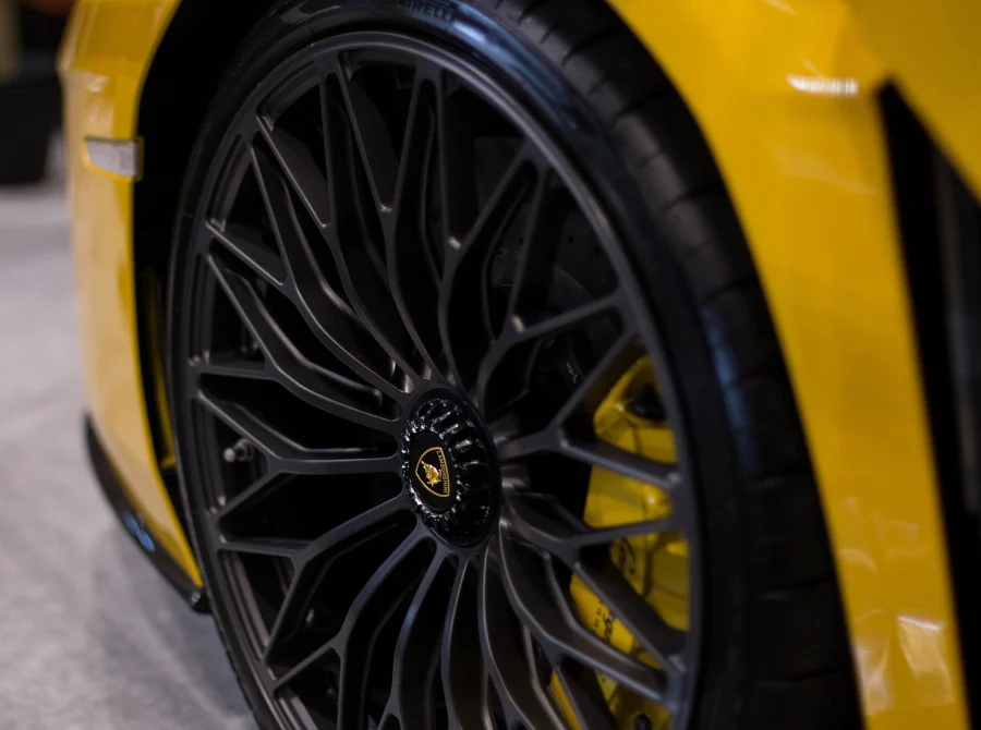 Η ΕΛΑΣ ταυτοποίησε τον οδηγό της Lamborghini που έκανε κόντρες με 300 χιλιόμετρα στην παραλιακή