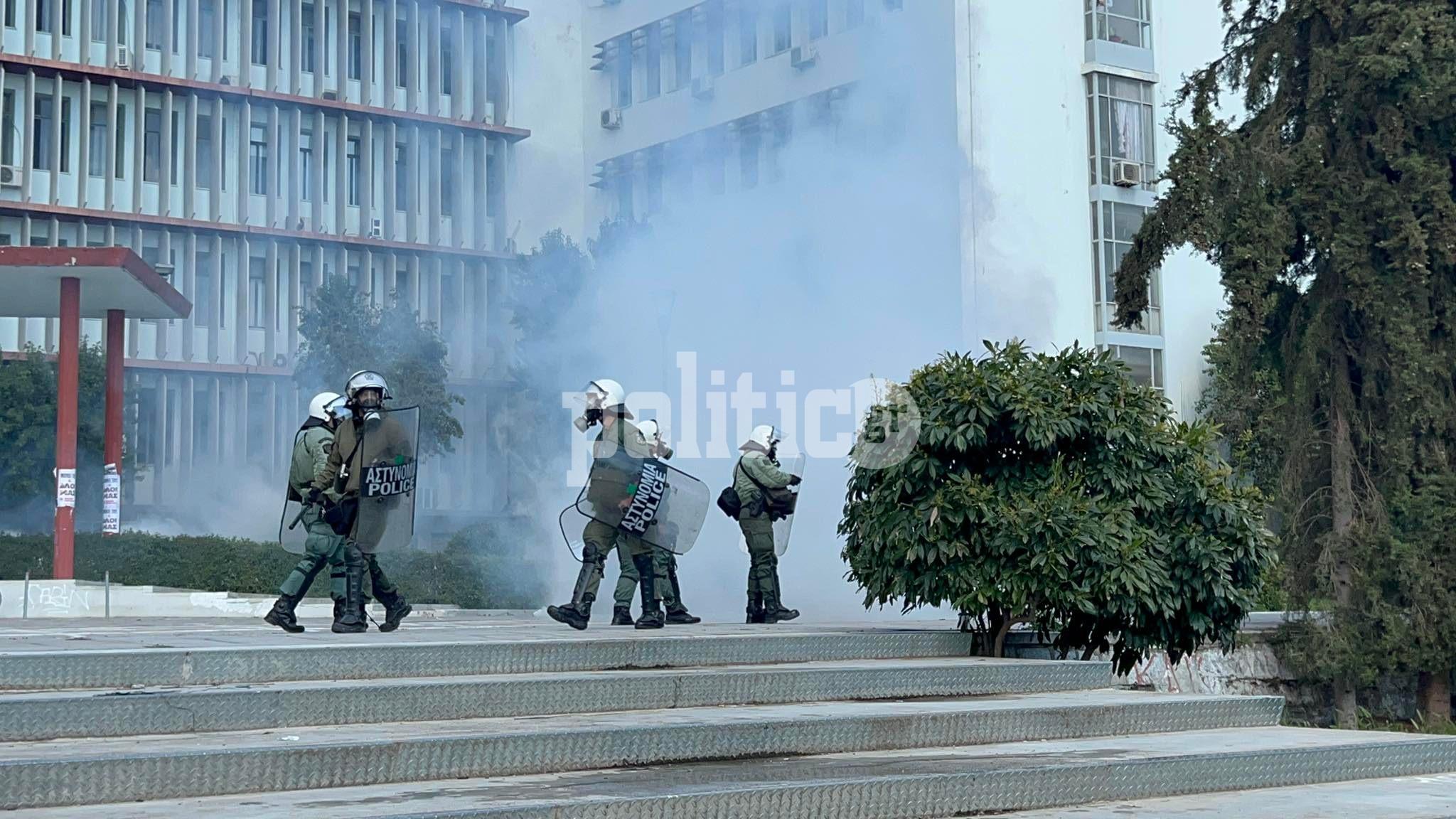 Θεσσαλονίκη: Επεισόδια με χημικά και κρότου λάμψης στο ΑΠΘ – Μια προσαγωγή (vid & pics)
