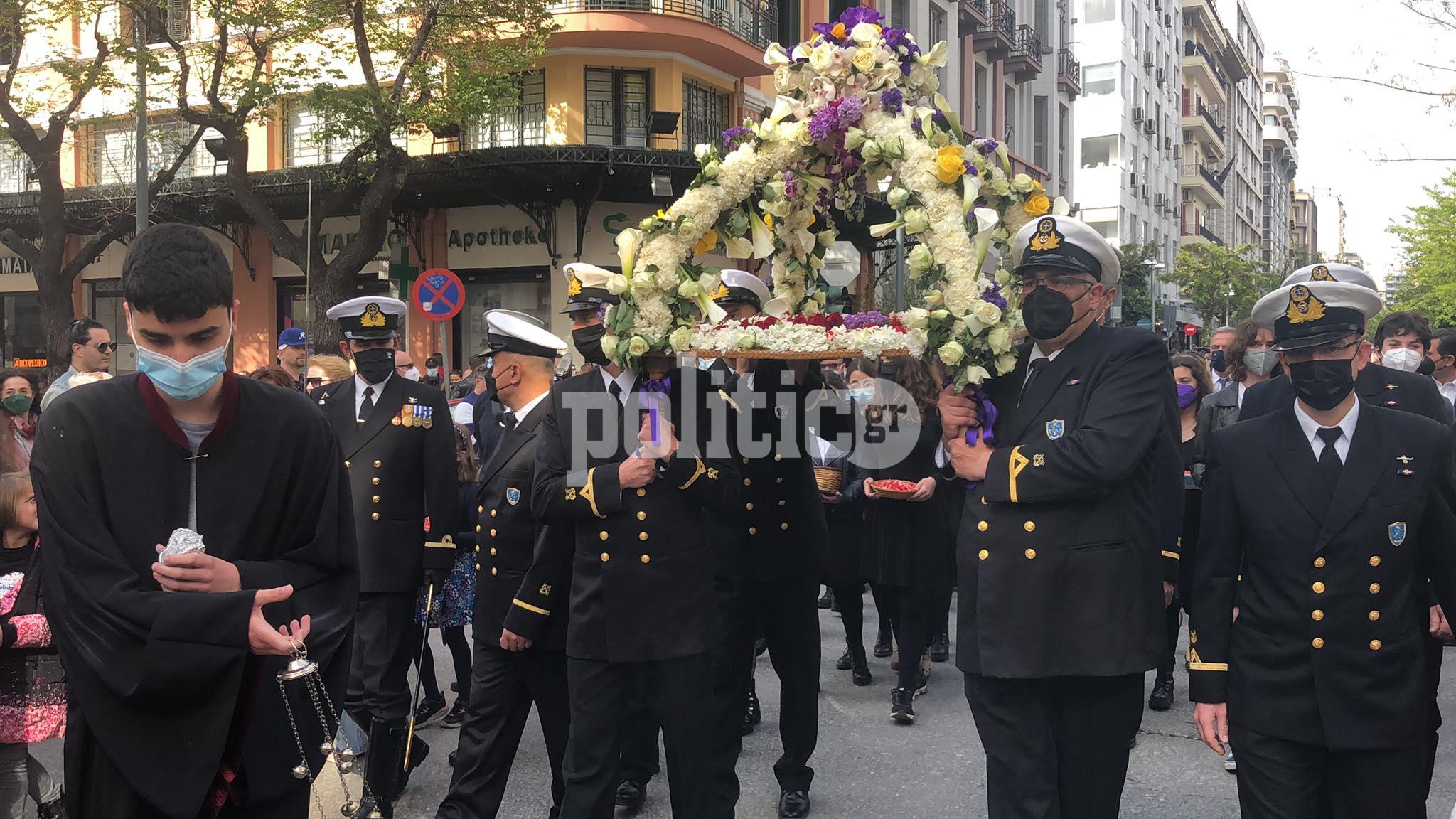 Θεσσαλονίκη: Με λαμπρότητα η περιφορά του Επιταφίου από τον Άγιο Μηνά (vid & pics)