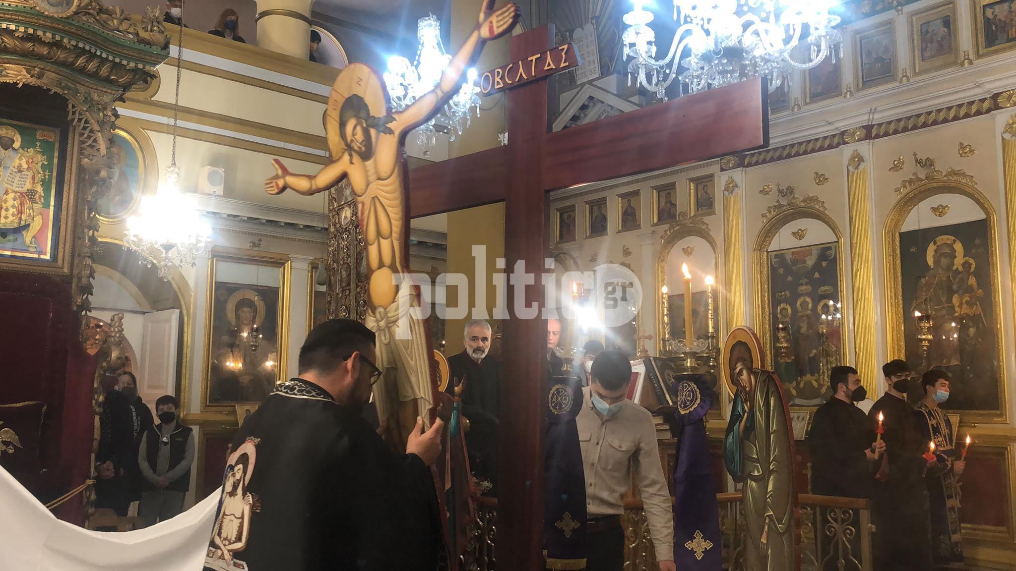 Μ. Παρασκευή: Η αποκαθήλωση κορυφώνει το Θείο Δράμα (vid & pics)