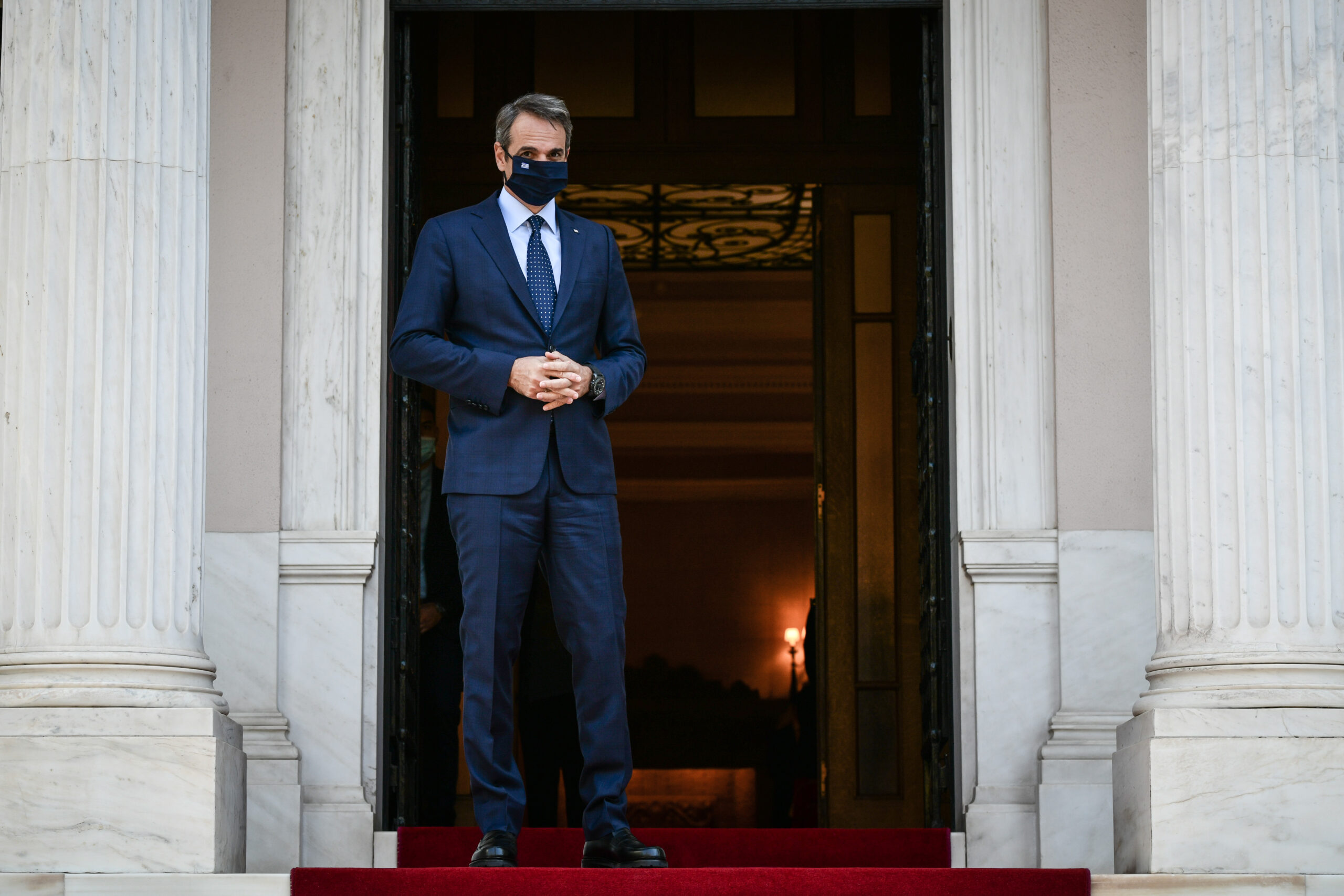 Τα δυο «στρατόπεδα» και η  μάχη της Κυβέρνησης ανάμεσα στο  δημοσιονομικό και το δημοσκοπικό κόστος