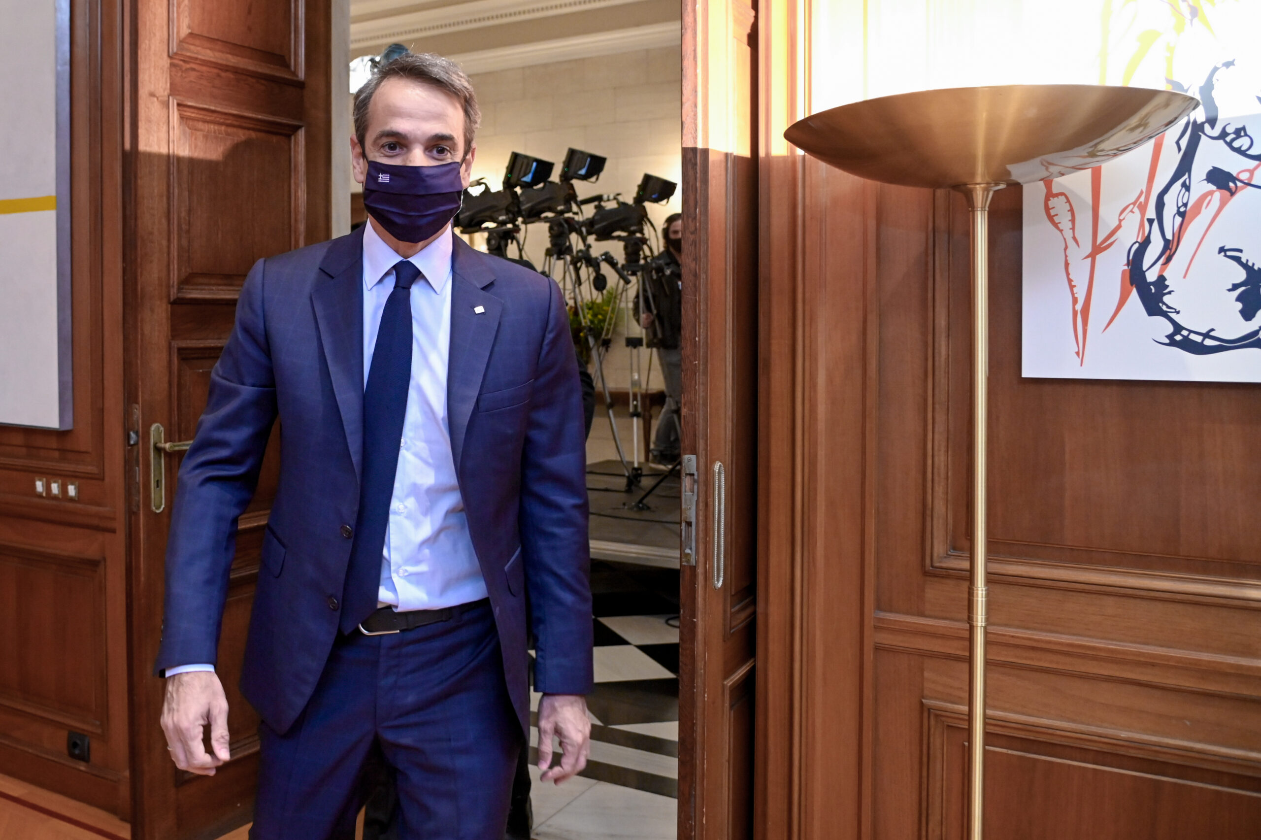 Το «παιχνίδι» του Μητσοτάκη με το ΚΙΝΑΛ και τα καμπανάκια που χτυπούν στο Μέγαρο Μαξίμου