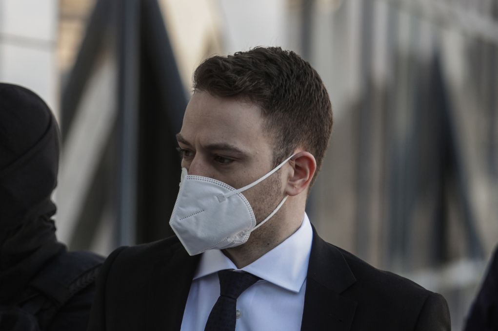 Γλυκά Νερά: «Ο Μπάμπης Αναγνωστόπουλος κουνούσε την Καρολάιν και ρωτούσε αν είναι καλά» σύμφωνα με τον αστυνομικό