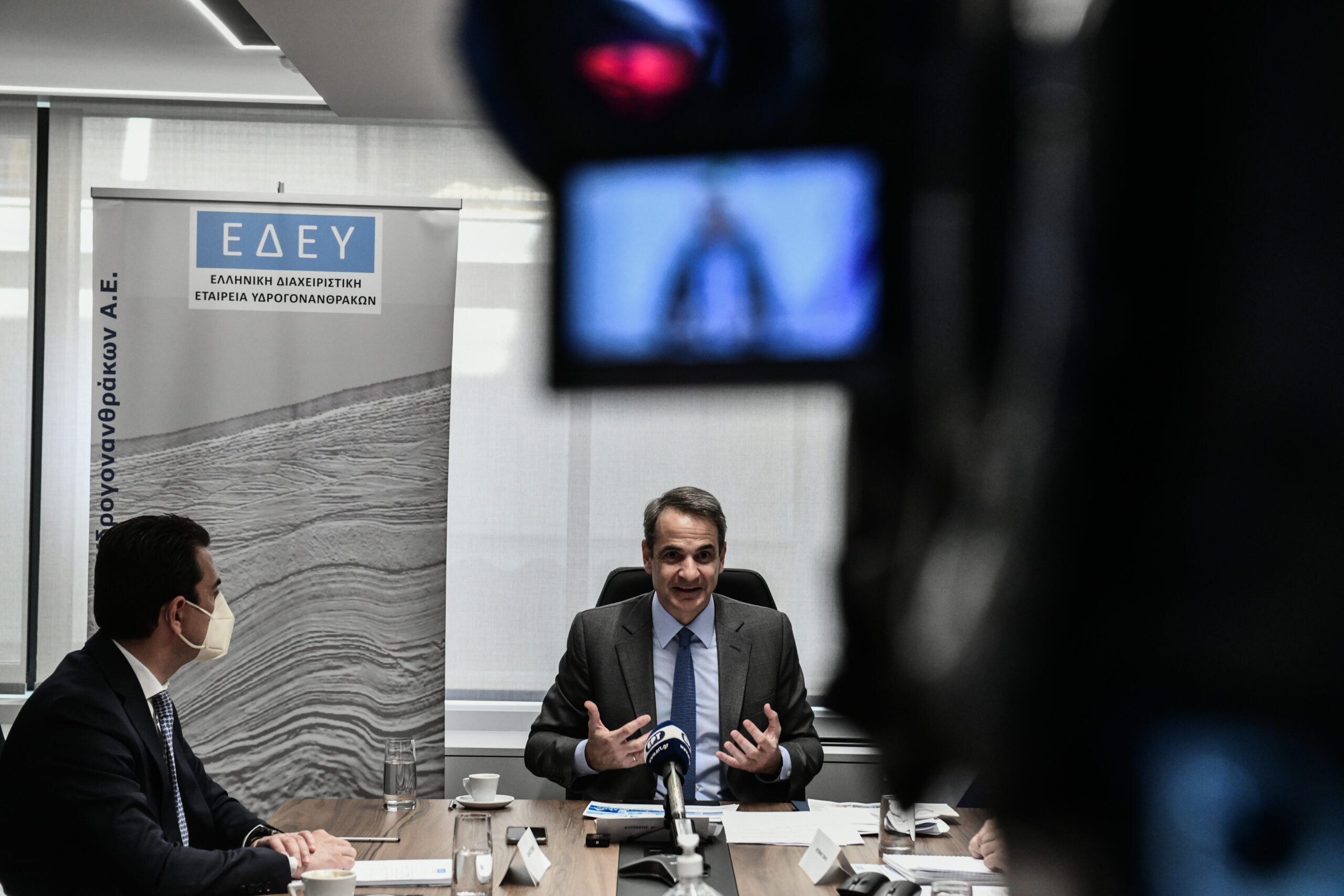 Ο Μητσοτάκης αναζητά εναγωνίως ένα success story για να μπει στην τελική ευθεία των εκλογών