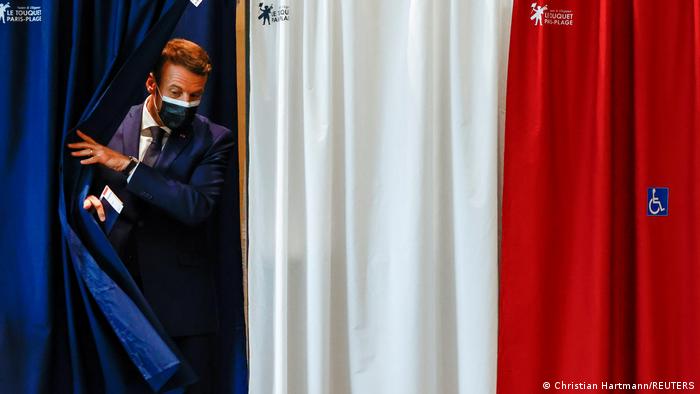 Γαλλία εκλογές: Στην τελική ευθεία Μακρόν και Λεπέν για τις κάλπες