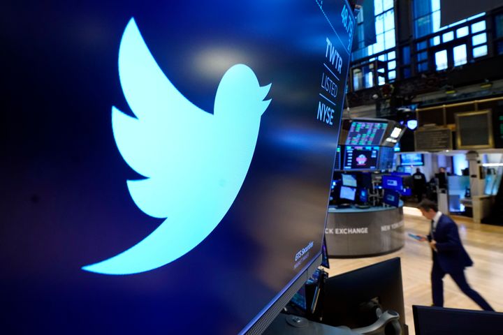 Ελον Μασκ: Άρχισε τις αλλαγές στο Twitter – Να αφαιρεθεί το «w» από το όνομά του;