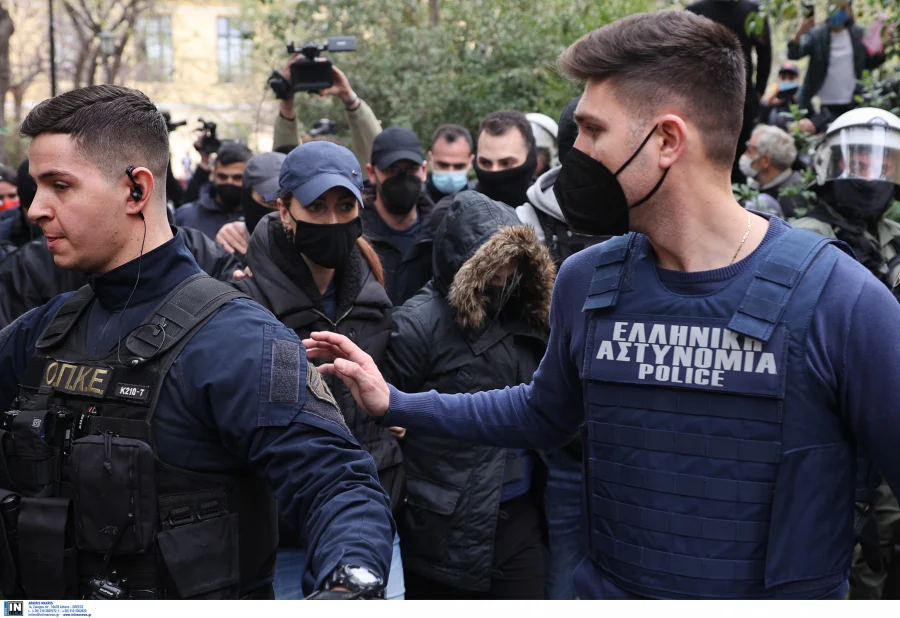 Η «περίεργη» συμπεριφορά της Ρούλας που κίνησε υποψίες