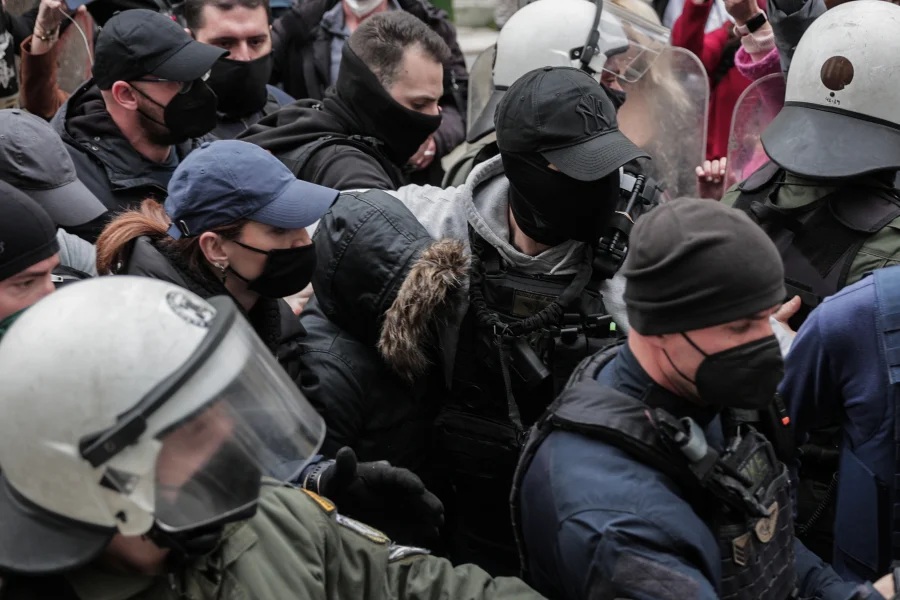 Ρούλα Πισπιρίγκου: «Ο Μάνος θα στηρίξει την κατηγορία για να μην χάσει τη δουλειά του»