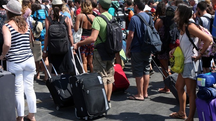 Αυξημένη η κίνηση από τα λιμάνια – Δεμένα αύριο τα πλοία λόγω 24ωρης απεργίας της ΠΝΟ