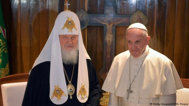 Συνάντηση του Πάπα Φραγκίσκου με τον πατριάρχη Κύριλλο της Ρωσίας εξετάζει το Βατικανό