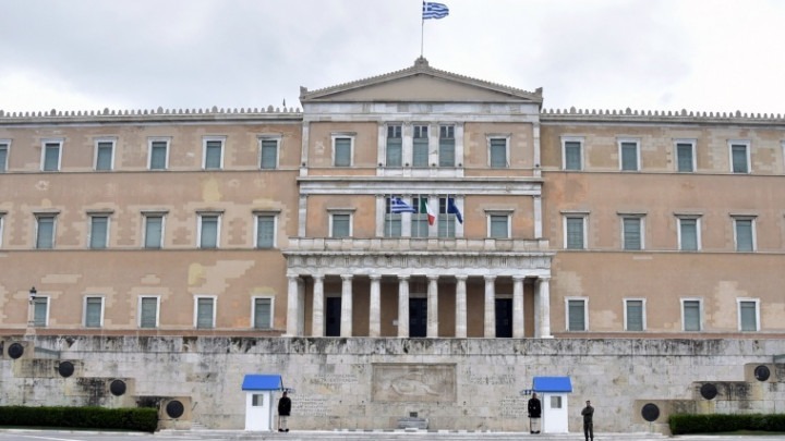 Βουλή – Τασούλας: «Το κτίριο της Βουλής των Ελλήνων μειώνει το ενεργειακό του αποτύπωμα και την εκπομπή διοξειδίου του άνθρακα κατά 40%»