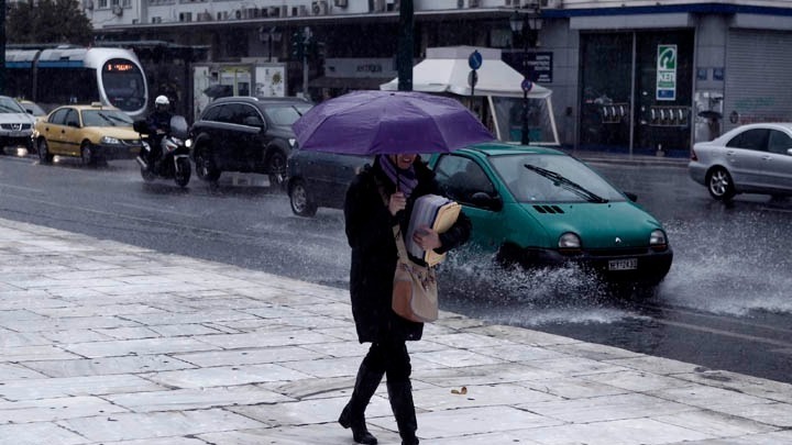 Καιρός: Βροχές και πτώση της θερμοκρασίας τη Δευτέρα στο μεγαλύτερο μέρος της χώρας