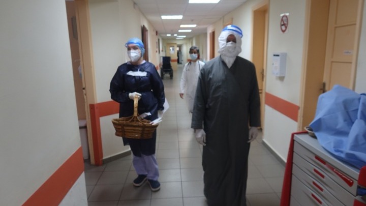 Επίσκεψη του μητροπολίτη Σύρου Δωροθέου στο Νοσοκομείο Σύρου, για Αναστάσιμες ευχές