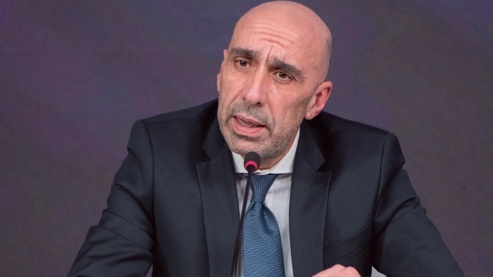 Ο Γιάννης Μπρατάκος αναλαμβάνει τη θέση του γενικού γραμματέα του πρωθυπουργού