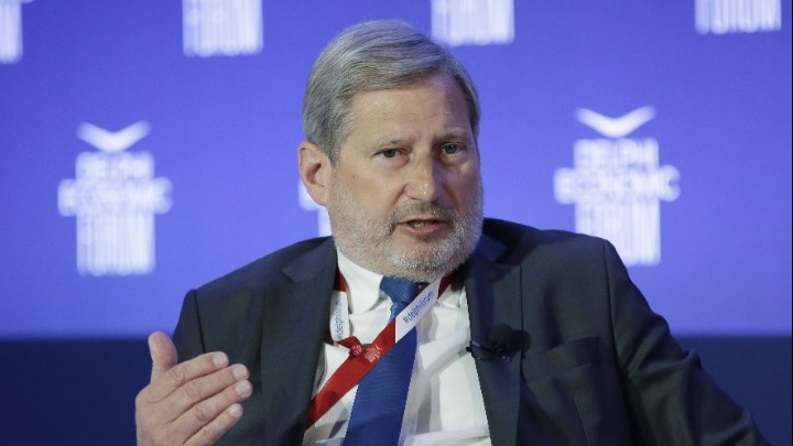 Γιοχάνες Χαν: «Σήμερα εκταμιεύτηκαν τα πρώτα 3,55 δισ. προς την Ελλάδα από το Ταμείο Ανάκαμψης»