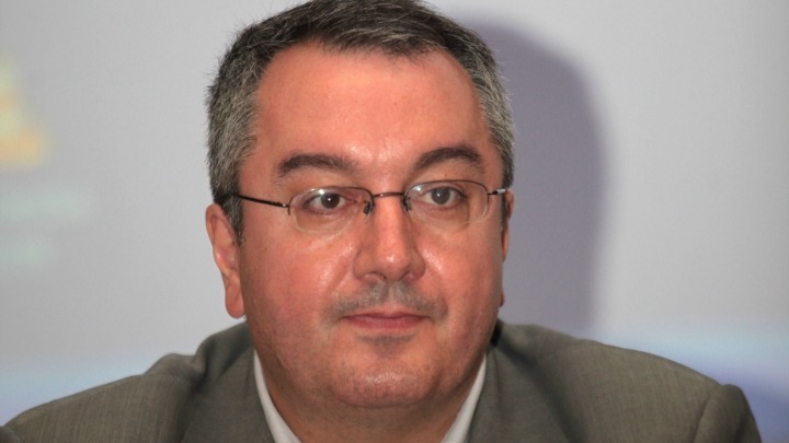 Μόσιαλος: «Η ευλογιά των πιθήκων δεν είναι νόσος των γκέι» (pic)