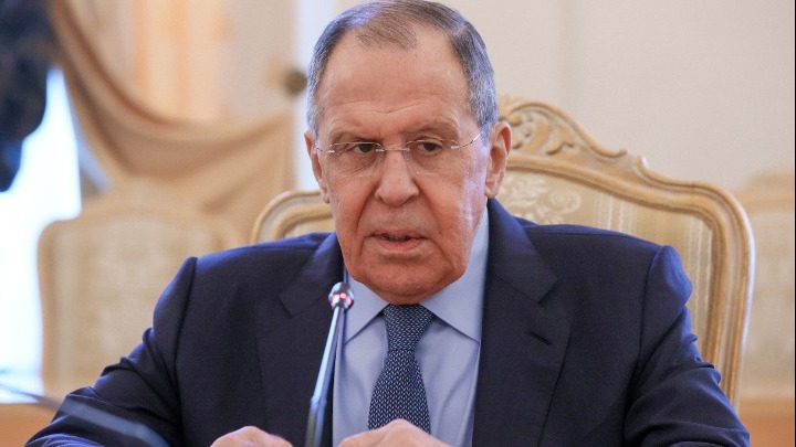 Λαβρόφ: «Η Ρωσία δεν απειλεί κανέναν με πυρηνικό πόλεμο»