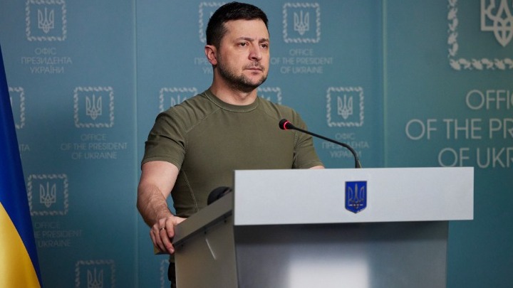 Ζελένσκι: Προσκάλεσε τον Μακρόν στην Ουκρανία για να διαπιστώσει την ύπαρξη “γενοκτονίας”