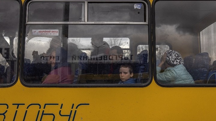 Πόλεμος στην Ουκρανία: Ξεπέρασαν τα πέντε εκατομμύρια οι Ουκρανοί πρόσφυγες – Πάνω από 50.000 έφυγαν σε 24 ώρες!