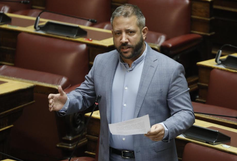 Μεϊκόπουλος στην politic: «Aπρόθυμη η κυβέρνηση να συγκρουστεί με τα συμφέροντα και να προστατεύσει την κοινωνία»