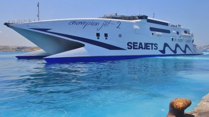 Λιμάνι Τήνου: Προσάραξε σε αβαθή το «Super Express»