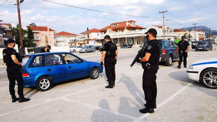 Συλλήψεις τεσσάρων ατόμων για διακίνηση ναρκωτικών στην Αττική