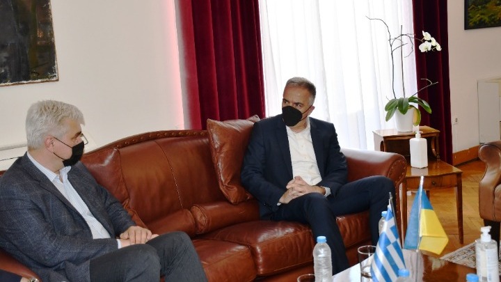 Στ. Καλαφάτης: Συνάντηση με τον γενικό πρόξενο της Ουκρανίας