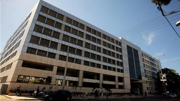 Ανταποδοτικά τέλη στους δήμους που φιλοξενούν μετανάστες