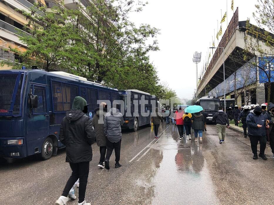 Άρης – ΠΑΟΚ: Ισχυρή αστυνομική παρουσία κατά την είσοδο των ομάδων (pics & vid)