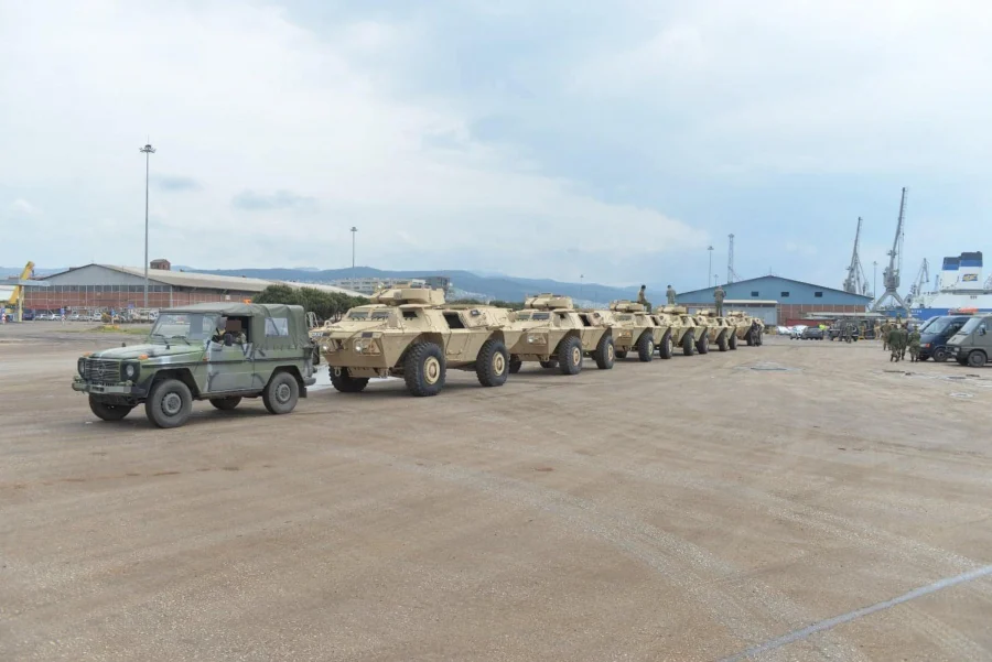Η Ελλάδα παρέλαβε 130 τεθωρακισμένα M1117 από τις ΗΠΑ (vid)