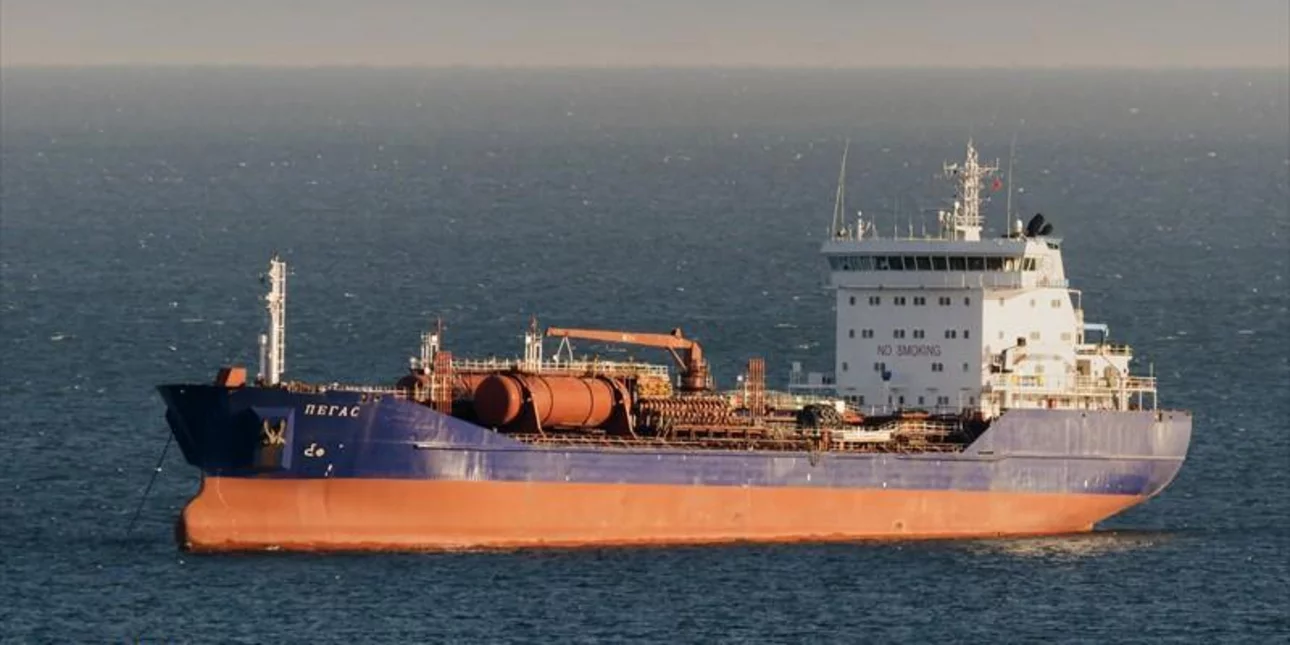 Δεσμεύτηκε ρωσικό δεξαμενόπλοιο κοντά στην Κάρυστο λόγω των κυρώσεων