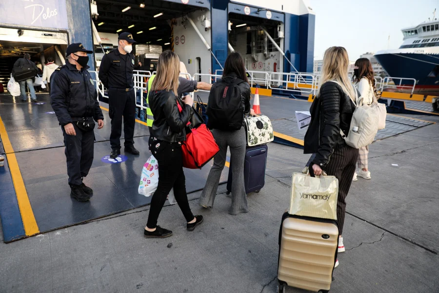 Ανησυχία ειδικών για έξαρση της πανδημίας το Πάσχα (vid)