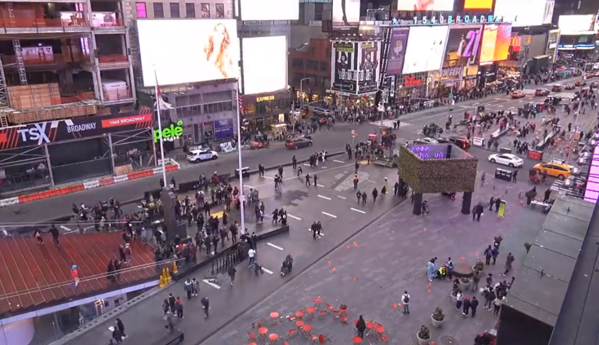Πανικός στη Νέα Υόρκη: Έκρηξη στην Times Square  – Τρομοκρατημένοι τρέχουν να σωθούν (vids)