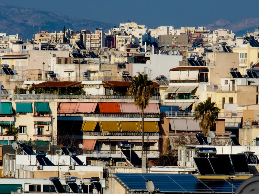 Πέφτουν οι τιμές στα ακίνητα: Πού αγοράζει κανείς σπίτι με 150.000 ευρώ και σε ποιες περιοχές;