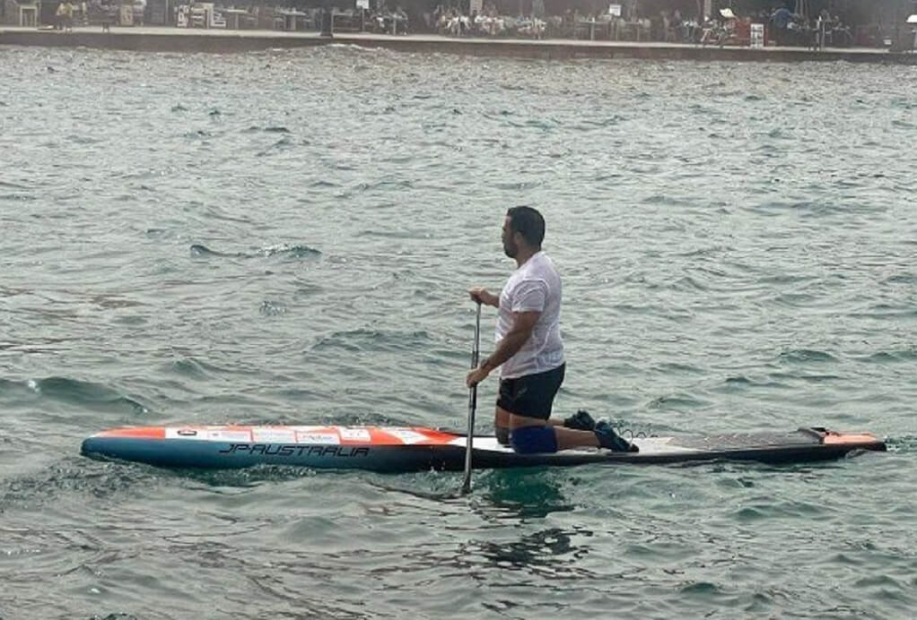 Κωπηλάτης έκανε τον γύρο της Κρήτης σε 15 ημέρες πάνω σε μία σανίδα (vids)