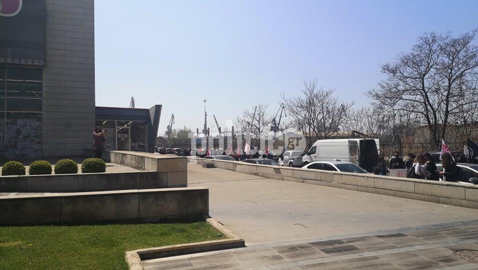 Θεσσαλονίκη: Επεισόδια στην Πύλη 14 του Λιμανιού (vids)
