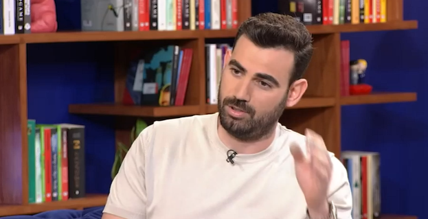 Νίκος Πολυδερόπουλος: «Οι δάσκαλοι τότε στο σχολείο μας χτυπούσαν, αν δεν διάβαζες» (vids)