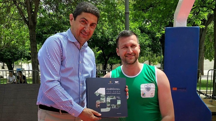Ο Λευτέρης Αυγενάκης στο Παραολυμπιακό Πανόραμα στο Σύνταγμα