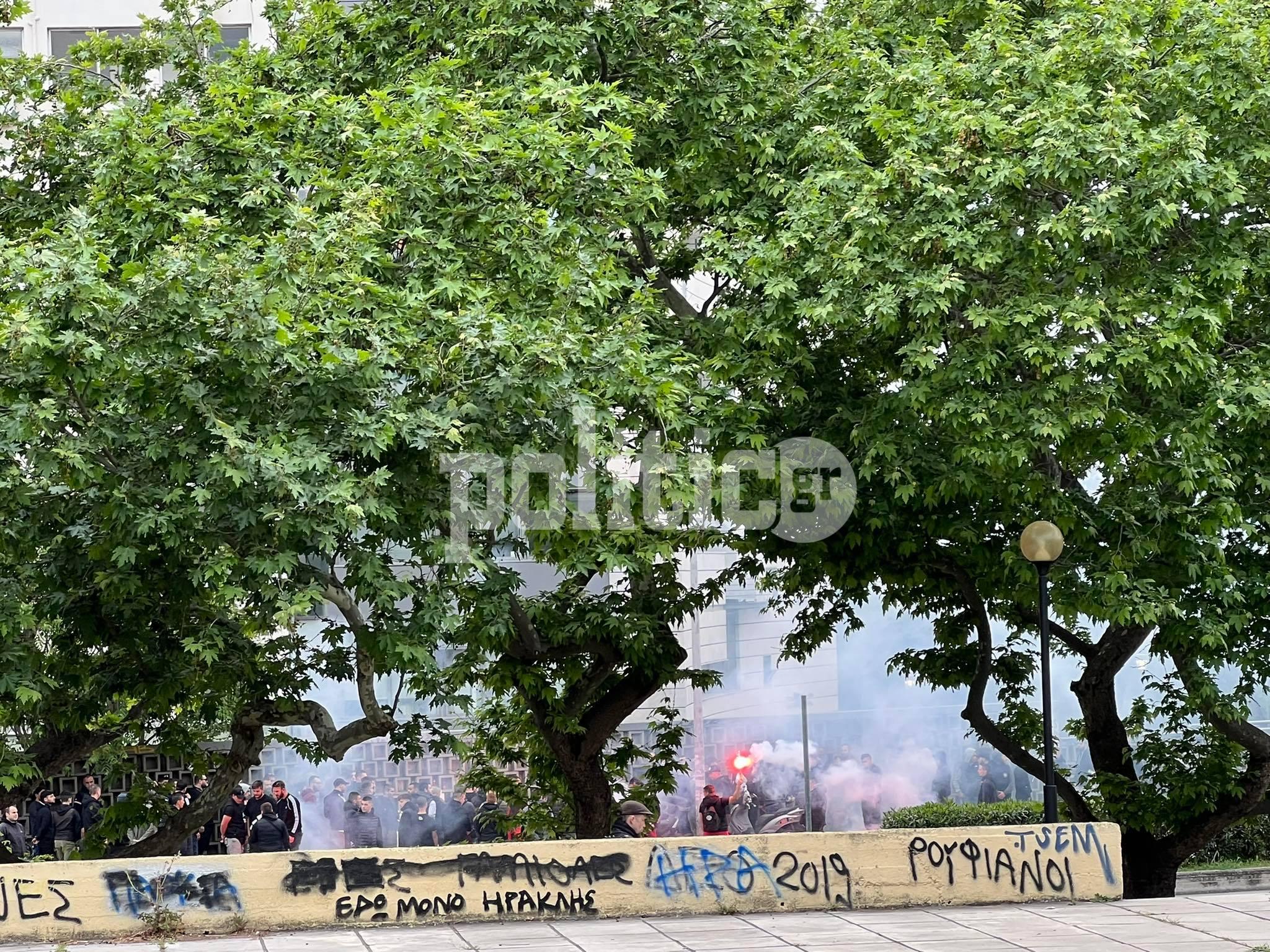 Θεσσαλονίκη: Πέντε χρόνια χωρίς τον Νάσο – Συγκέντρωση φίλων του ΠΑΟΚ στο μνημείο του (pics & vid)