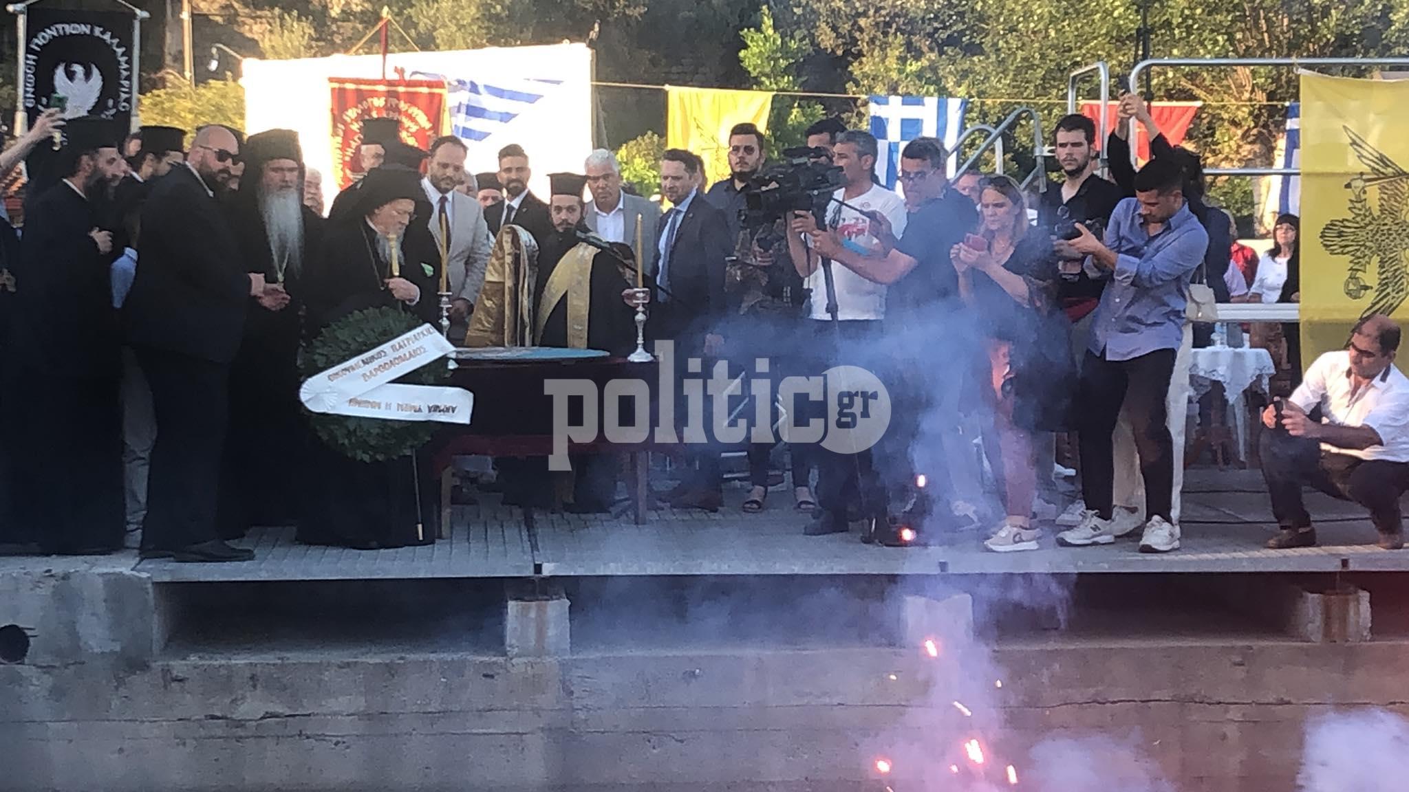 Οικουμενικός Πατριάρχης: Πυρσοί στην ρίψη στεφάνου στα νερά της Καλαμαριάς (pics & vid)