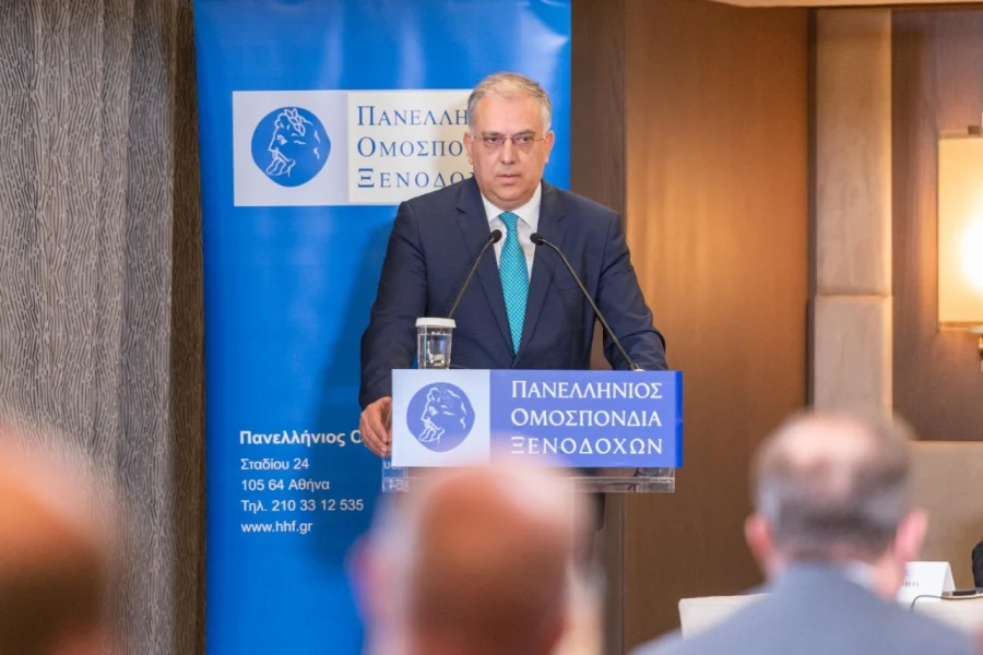 Θεοδωρικάκος: «1.250 επιπλέον αστυνομικοί στα αεροδρόμια και τα νησιά για την τουριστική περίοδο»